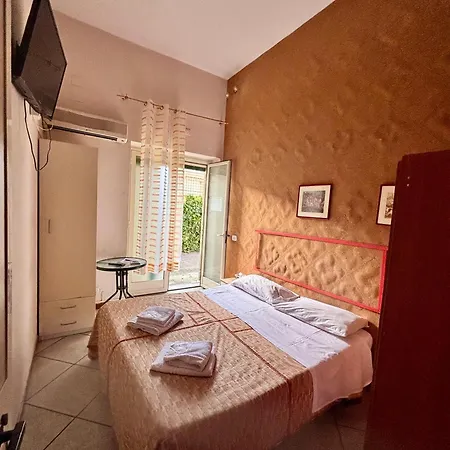 Stanza 30 Euro Per 2 Acireale *